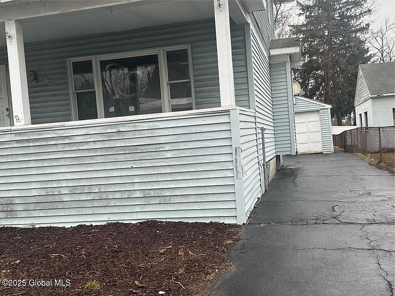 3rd image of 39 Wagner Avenue