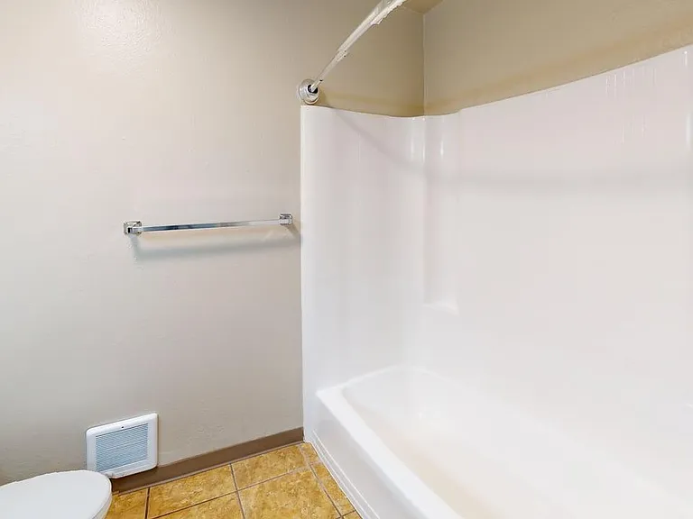 360 SW 9th St #16 — Photo 8