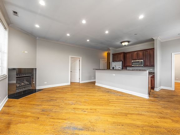 4th image of 2337 W Morse Ave #2