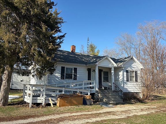2nd image of 4020 E 1553rd Rd