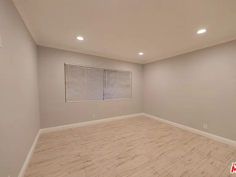 600 W Stocker St #117 — Photo 12