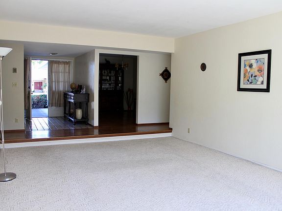 5th image of 1363 Dunnock Way