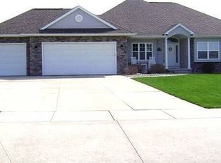 2083 Secretariat Ln, Saint Johns, MI 48879