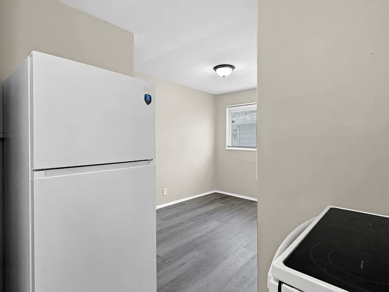 5677 Parchester Dr — Photo 6