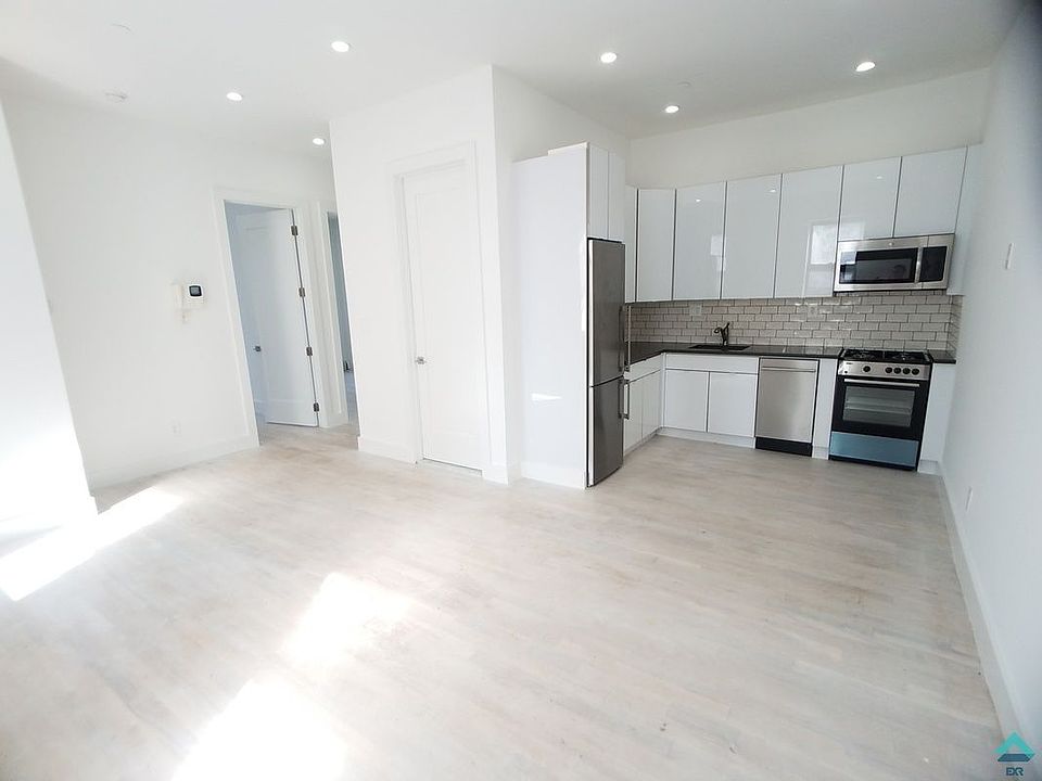 1st image of 220 Kosciuszko St APT 3B