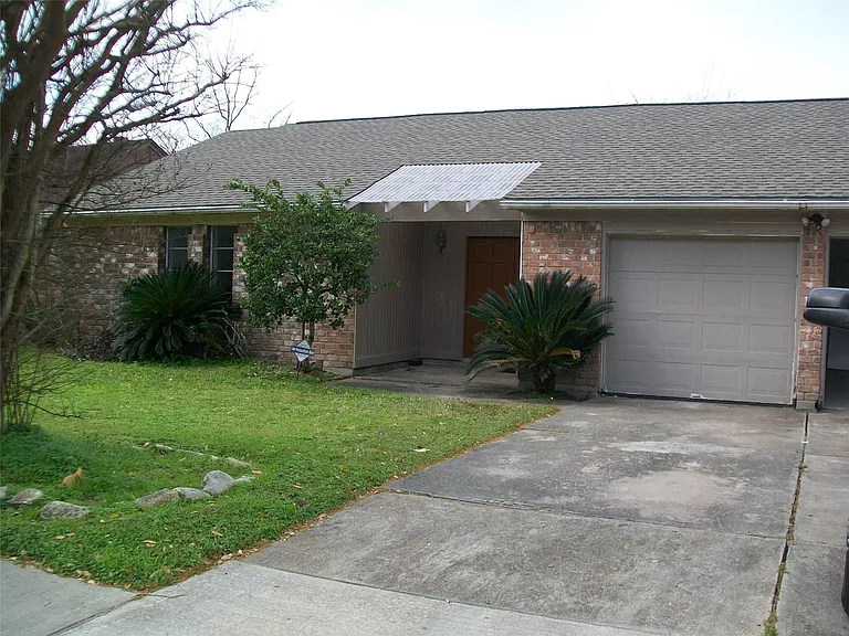 2526 Valley Forest Dr — Photo 2
