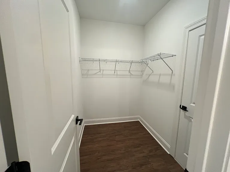 512 Rosewood Ln — Photo 10