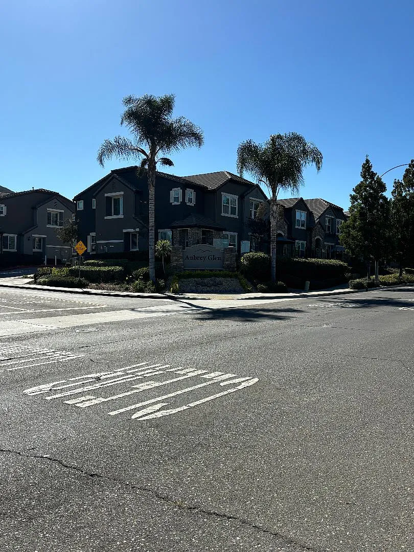 3 bed, 3.5 bath, 1631 sqft, $3,675 — Photo 1