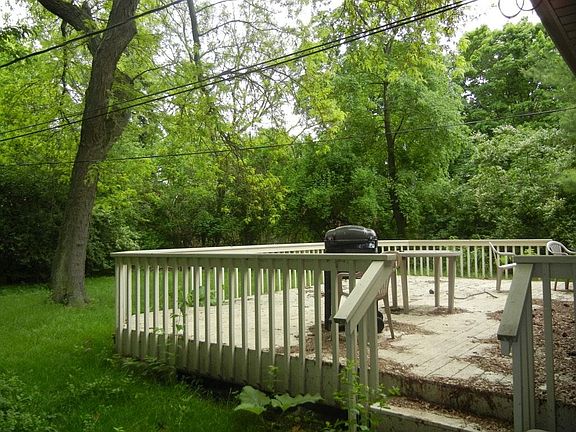2nd image of 5S411 Glenoban Dr #A
