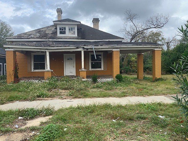 2nd image of 221 1st Ave