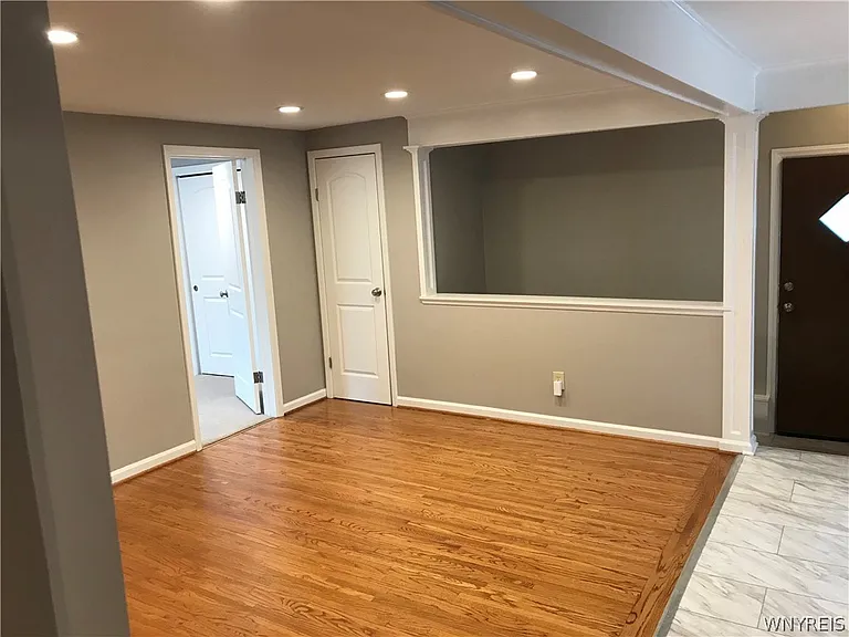 88 E Royal Pkwy — Photo 16