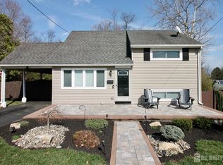 7 Avon Ct, East Brunswick, NJ 08816