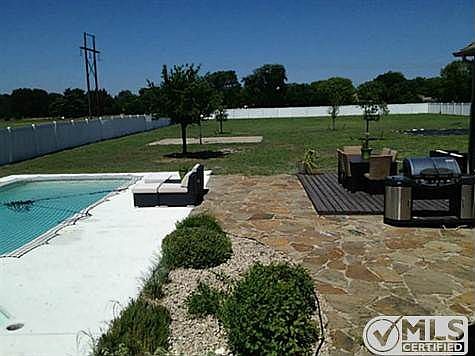 5th image of 1909 Willow Bend Dr