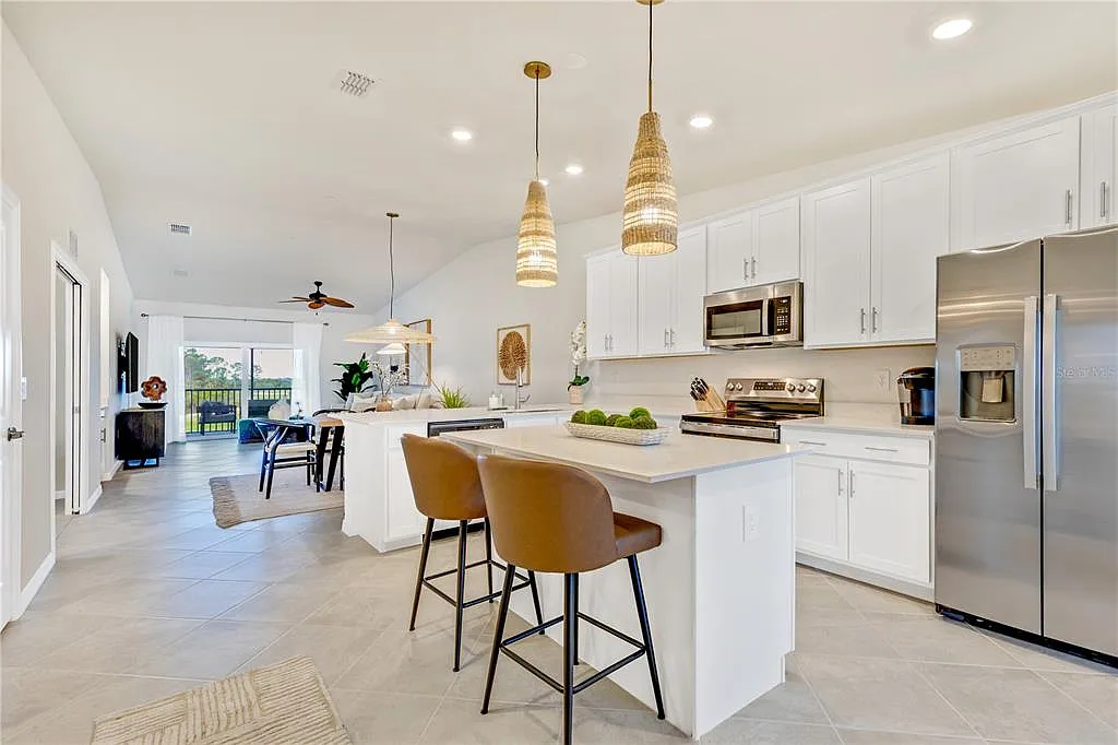 2 bed, 2.0 bath, 1366 sqft, $3,000 — Photo 3