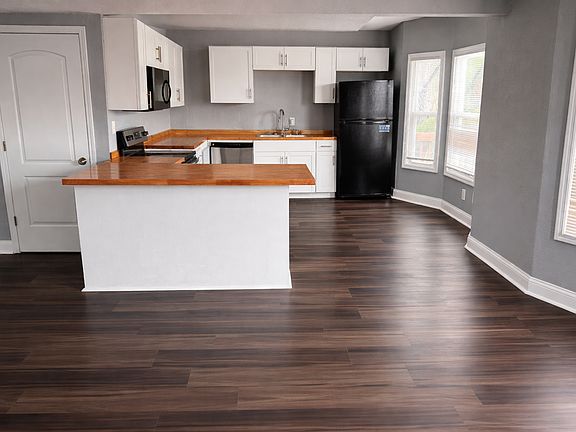 2nd image of 3636 Paseo Blvd #B
