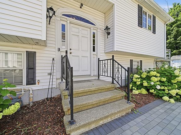 2nd image of 7 Hingston St