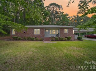 303 E Allenton St, Mount Gilead, NC 27306