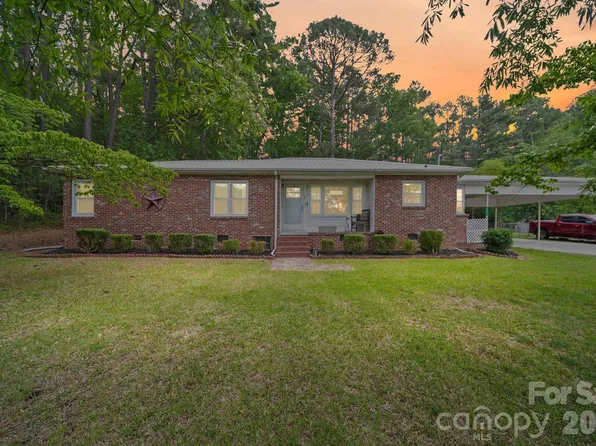 303 E Allenton St, Mount Gilead, NC 27306