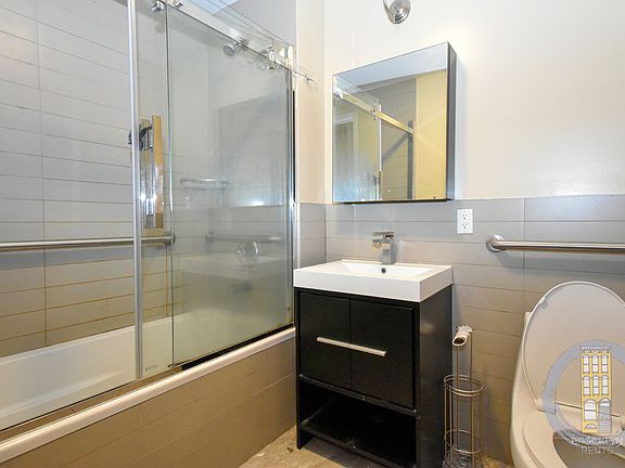 5th image of 472 Marcus Garvey Blvd APT 1C