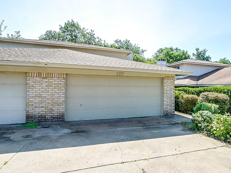 127 Allencrest Dr — Photo 3