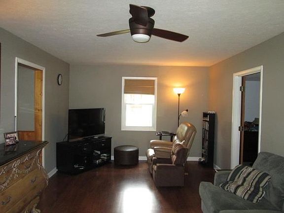3rd image of 306 1/2 N Main St