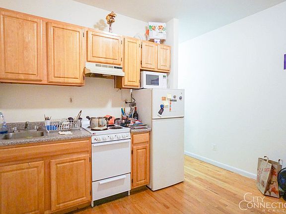 4th image of 315 E 5th St APT 1E