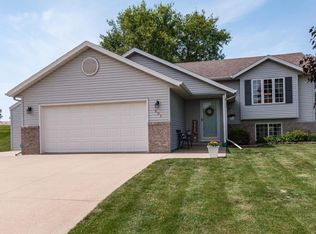 501 Pheasant Run Ln NE, Stewartville, MN 55976