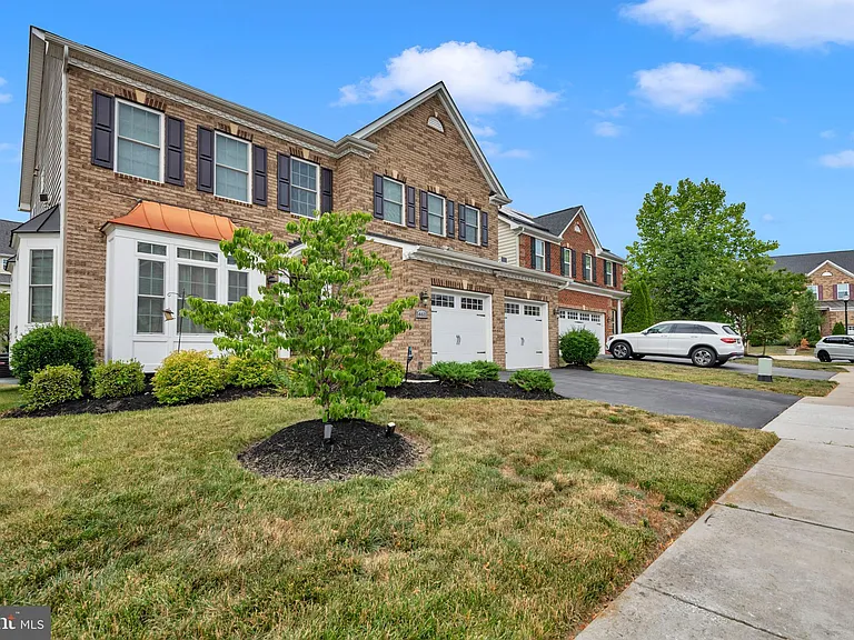 14611 Highbury Ln — Photo 2