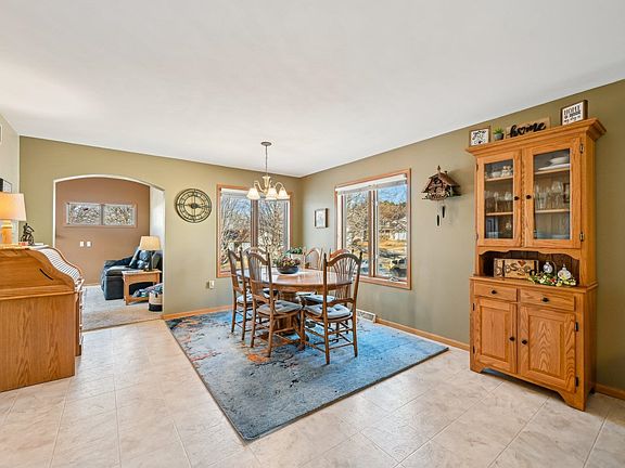 4th image of 2650 Castle Rock Dr