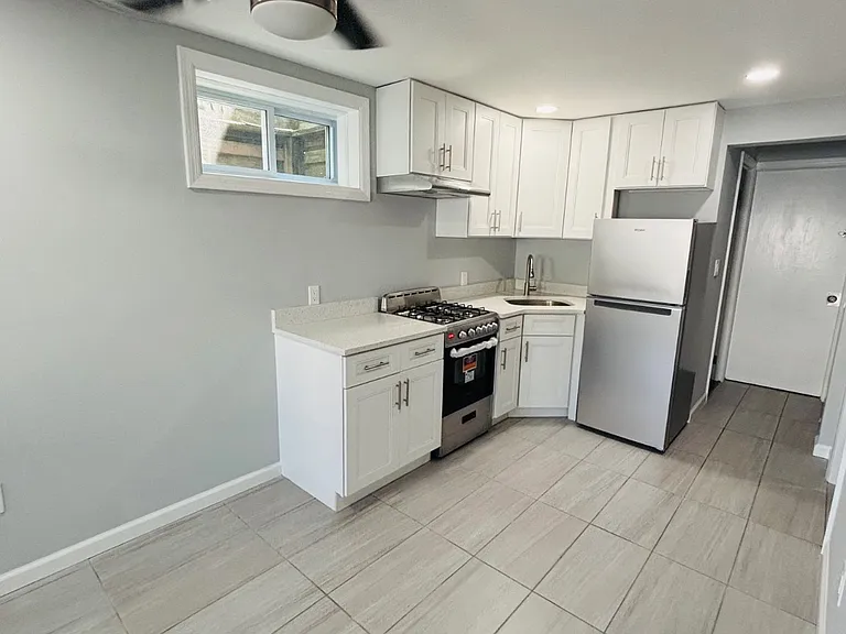75 McLoughlin St — Photo 1