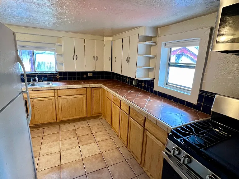 330 E Ashurst Ave #A — Photo 8