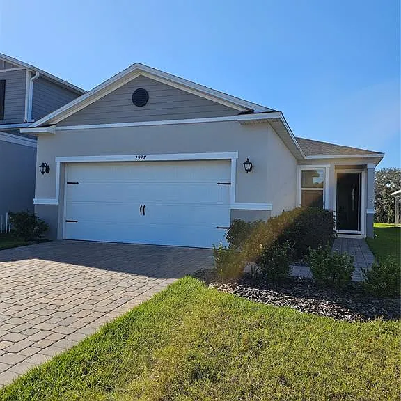 2927 Sanctuary Dr — Photo 2