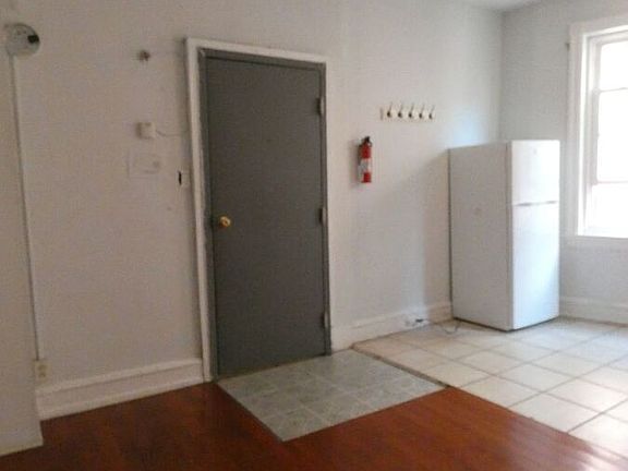 4th image of 509 S 44th St Unit 2R