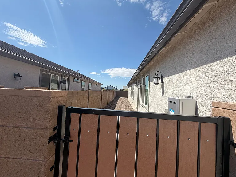 36375 W Leonessa Ave — Photo 3