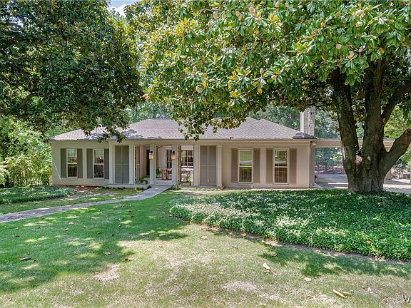 3rd image of 1216 Indian Hills Cir