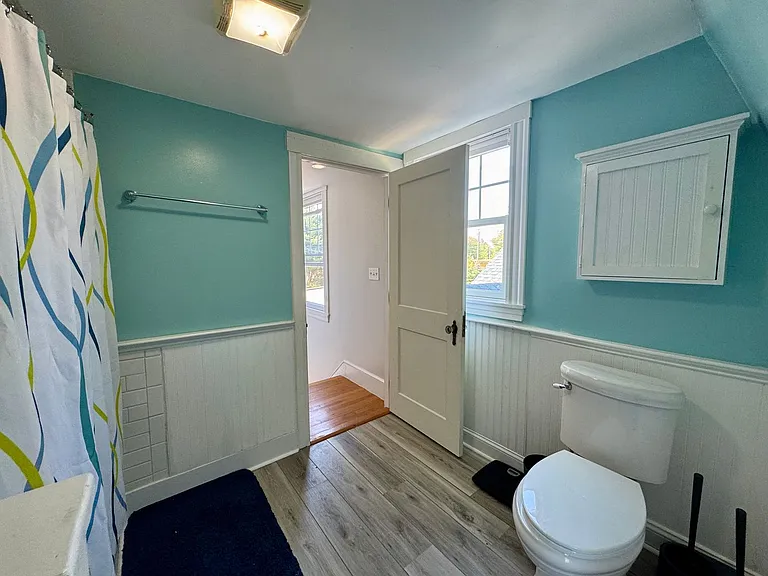 275 Middle Rd — Photo 16