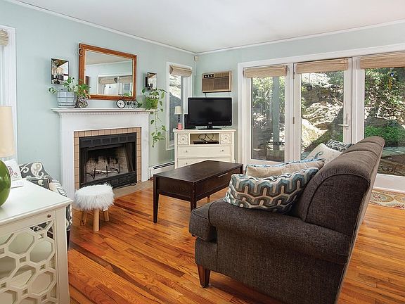 3rd image of 140 Kilsyth Rd APT 4