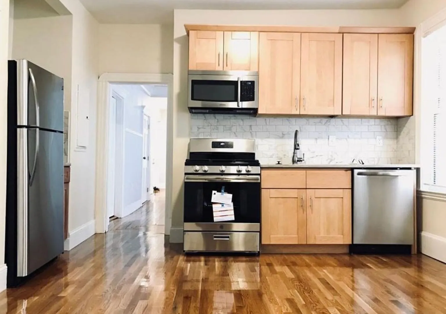 4 bed, 9999 sqft, $4,300 — Photo 1