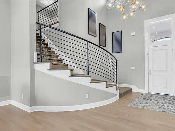 4th image of 15829 Granada St