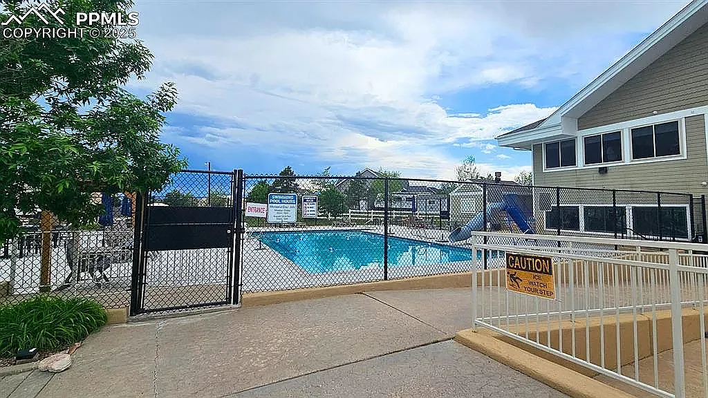 6 bed, 3.5 bath, 3974 sqft, $4,500 — Photo 4