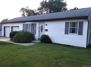 28 Pine St, Central Islip, NY 11722