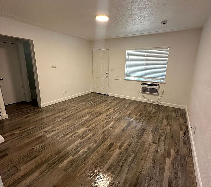 1st image of 3421 E McKinley Ave #1