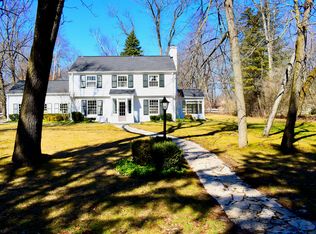 8254 N Gray Log Ln, Fox Pt, WI 53217