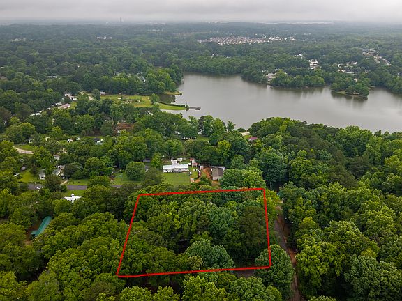 2nd image of 136 Wolf Creek Ln