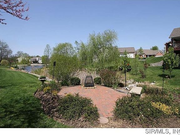 5th image of 33 Oak Leaf Dr