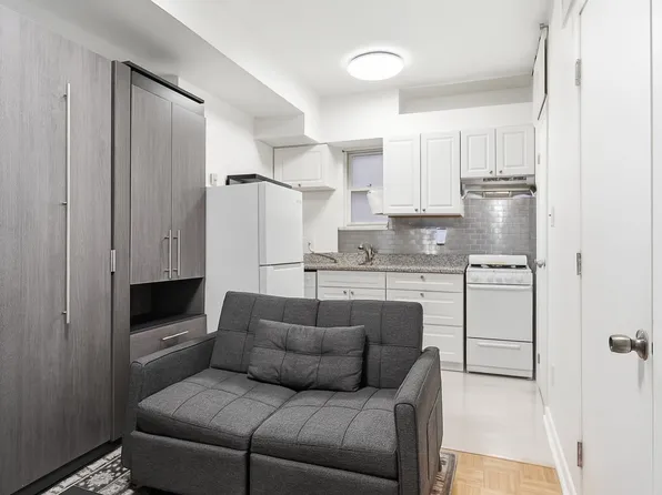 165 7th Street image 7 of 11