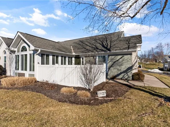 7127 Meadowsweet Ln, Shawnee, KS 66227