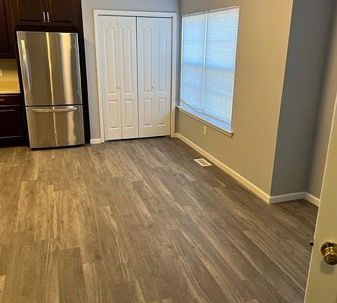3rd image of 302 Camerton Ln