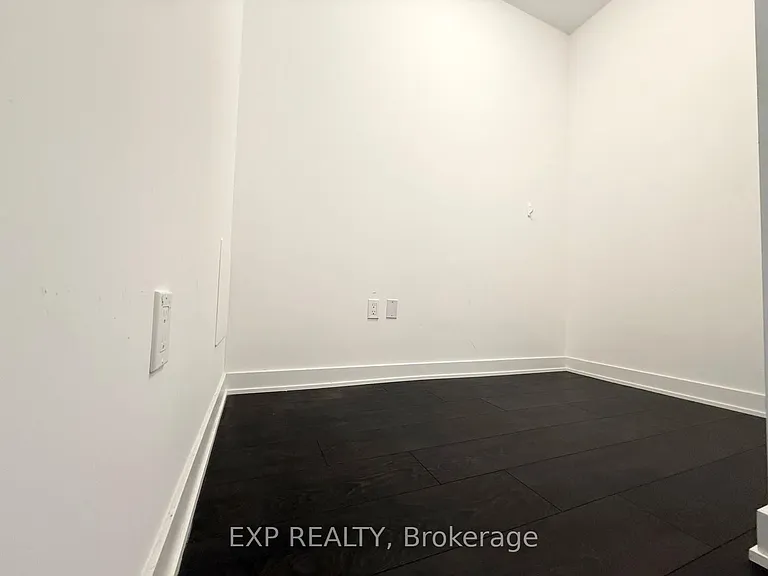 105 Oneida Cres #902 — Photo 16