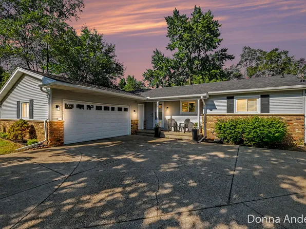 5581 Edgelawn Dr SE, Kentwood, MI 49508